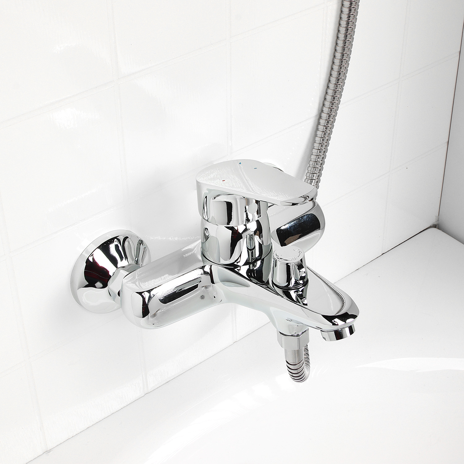 Смеситель для ванны Potato P3009, короткий излив, однорычажный