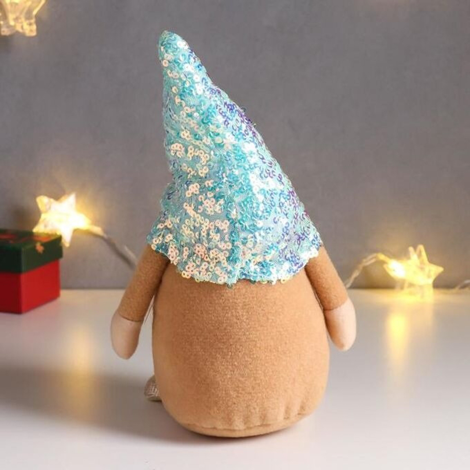 яяяКукла интерьерная "Дед Мороз в бело-перламутровом колпаке с пайетками" 33х14х17 см   6260136