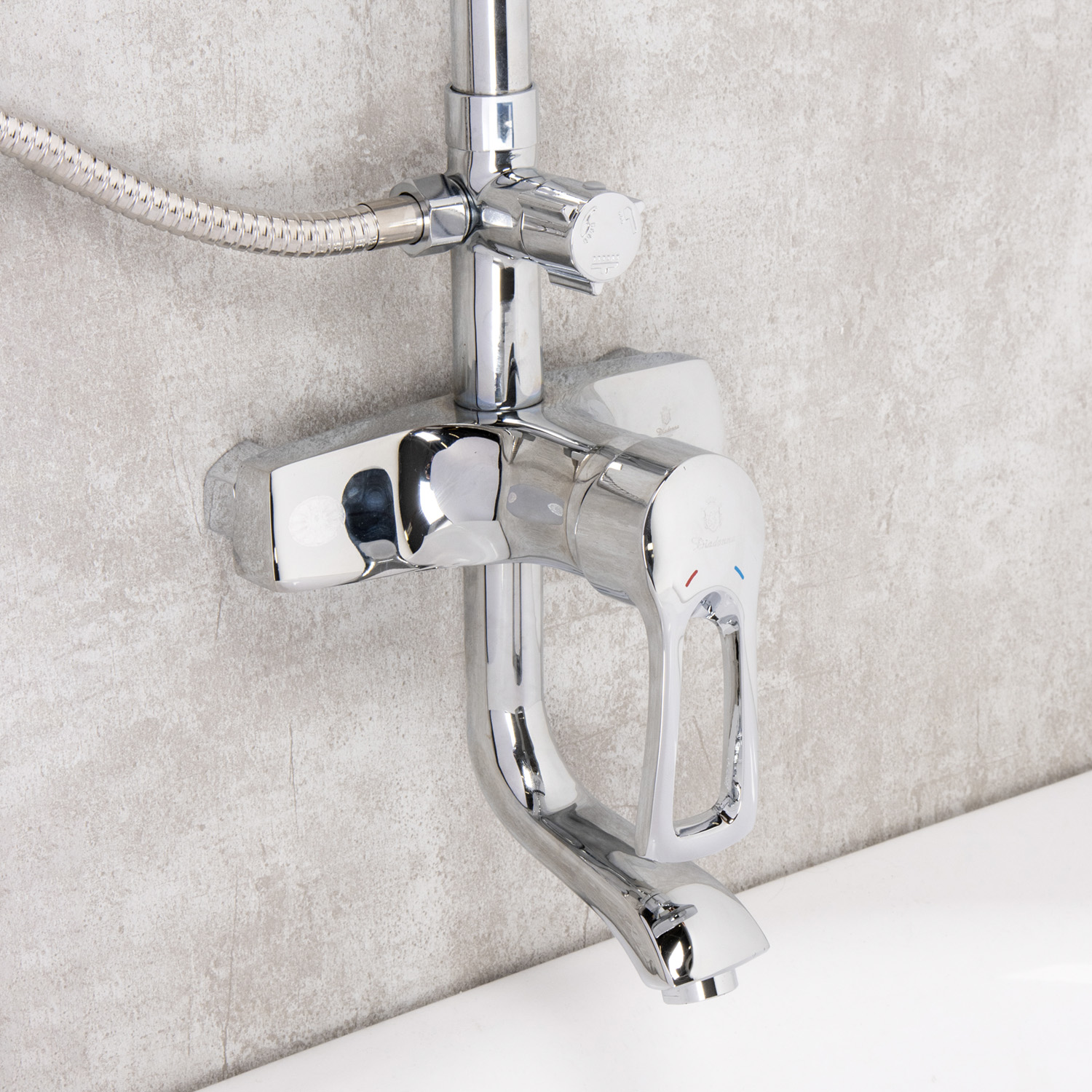 Смеситель д/ванны со стойкой для душа + ручной и тропич. душ Diadonna D80-335122 *1/4