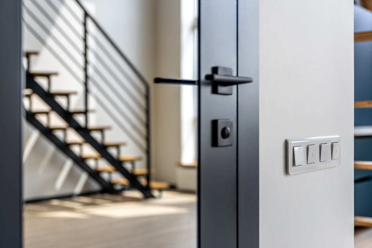 vyklucateli-sveta-vblizi-metalliceskoi-rucki-dveri-i-upravlenia-osveseniem-lestnicy.jpg vyklucateli-sveta-vblizi-metalliceskoi-rucki-dveri-i-upravlenia-osveseniem-lestnicy.jpg