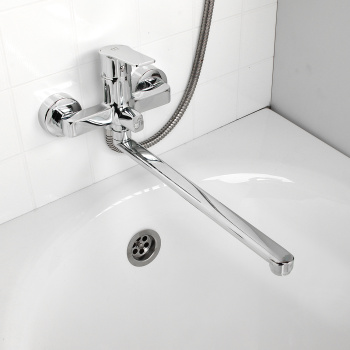Смеситель для ванны Milardo Helic HELSB02M10, длинный излив, однорычажный