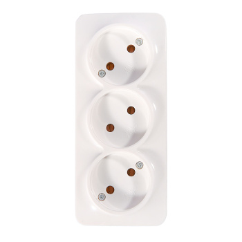 Розетка "IONICH" ОП 3-мест. белая б/з 10А IP20 1445 *10